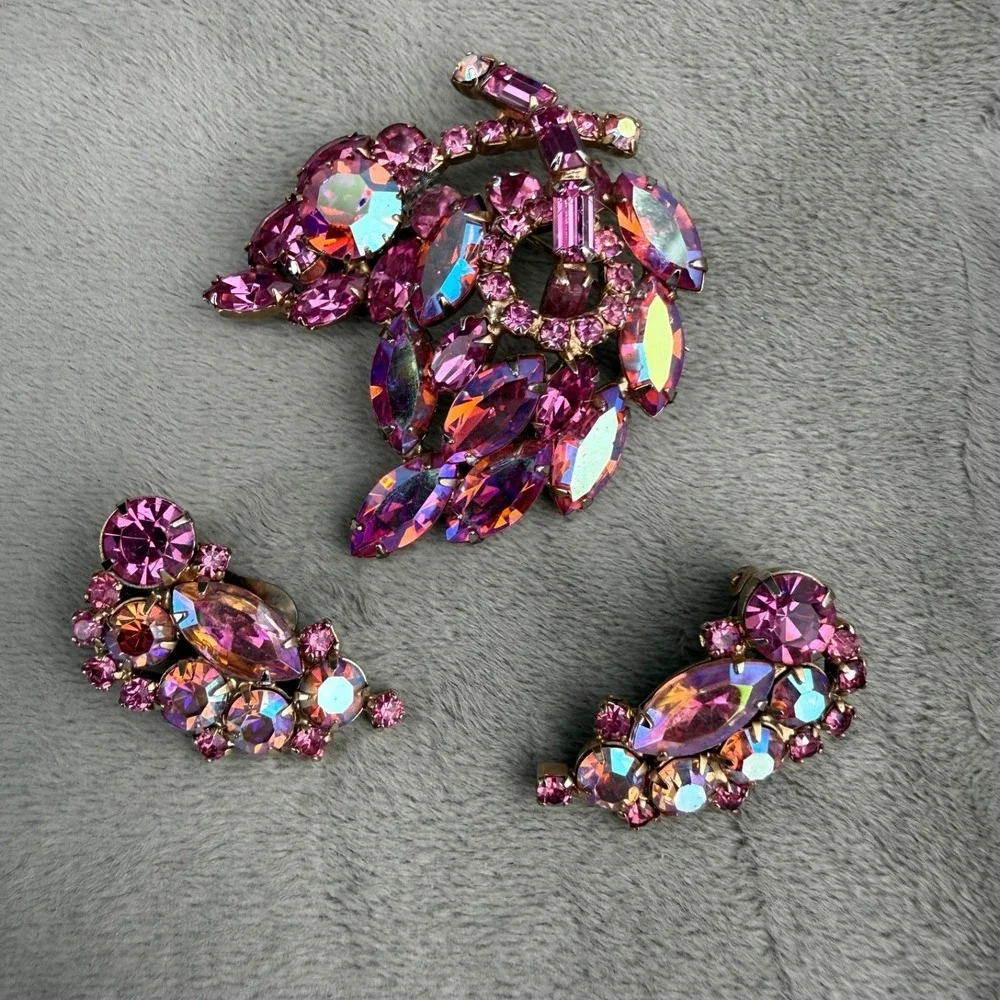 Vintage Weiss Rhinestone Brooch Clip On Earrings‎ Pink Signed